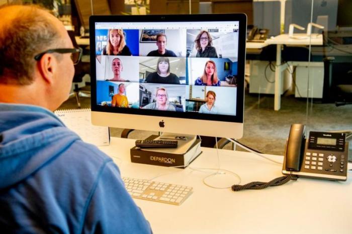 الدراسة وجدت نتائج متساوية بين الرجال والنساء، حيث إنهم يصبحون مرهقين بالتساوي عند مشاهدة أنفسهم أثناء الاجتماع