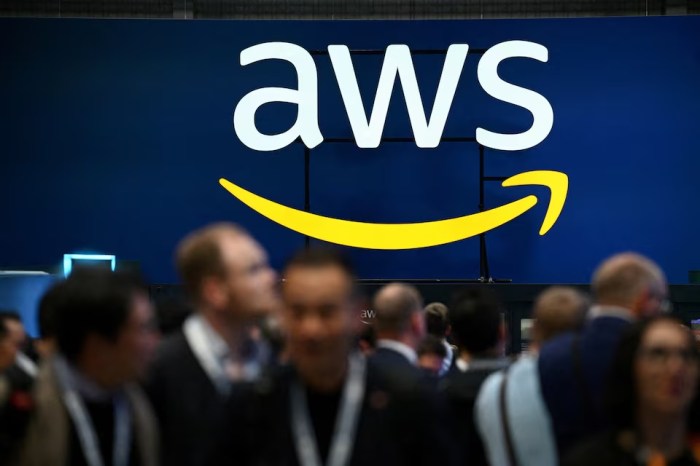 شعار سحابة أمازون Amazon Web Services (AWS) خلال معرض التكنولوجيا في هانوفر، ألمانيا، 22 أبريل 2024