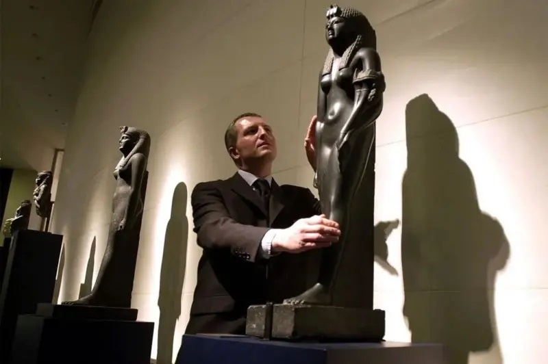 بدأ بيتر هيجز عمله في المتحف البريطاني عام 1993