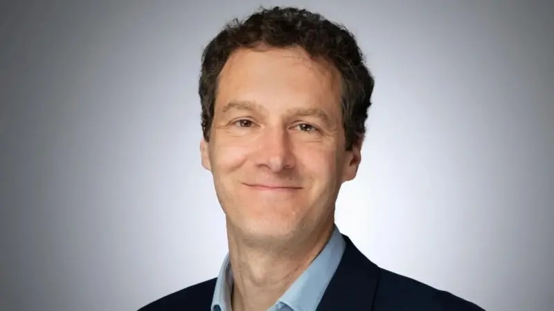 نيك وايت، شريك في مكتب محاماة دولي