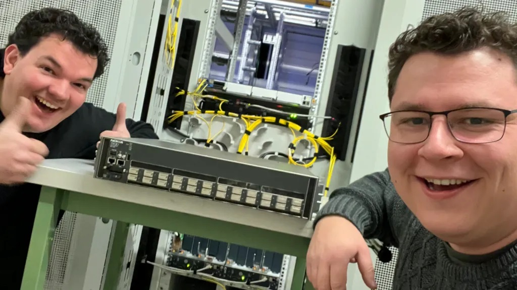 نجح إدوين فيرهول (يسار) ويواخيم أوبدناكر في تجربتهما