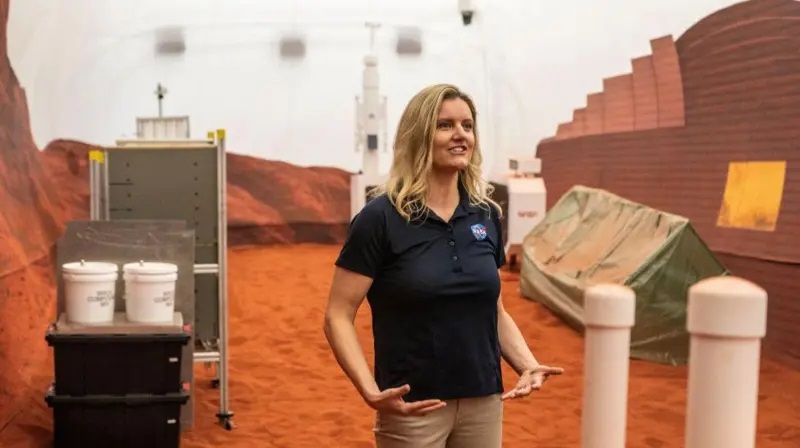 البروفيسورة بيل مسؤولة عن الجزء العلمي من المشروع