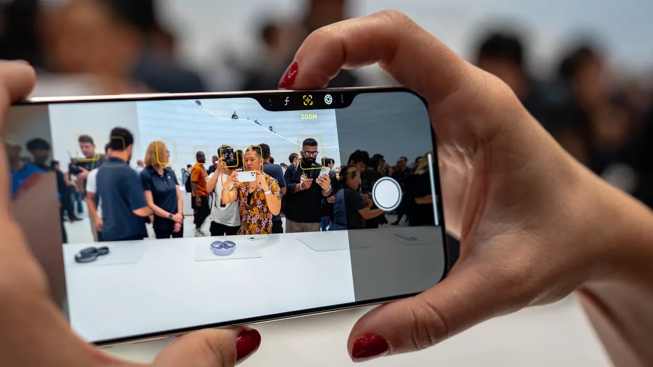 زر التحكم بالكاميرا الجديد في أيفون 16 برو