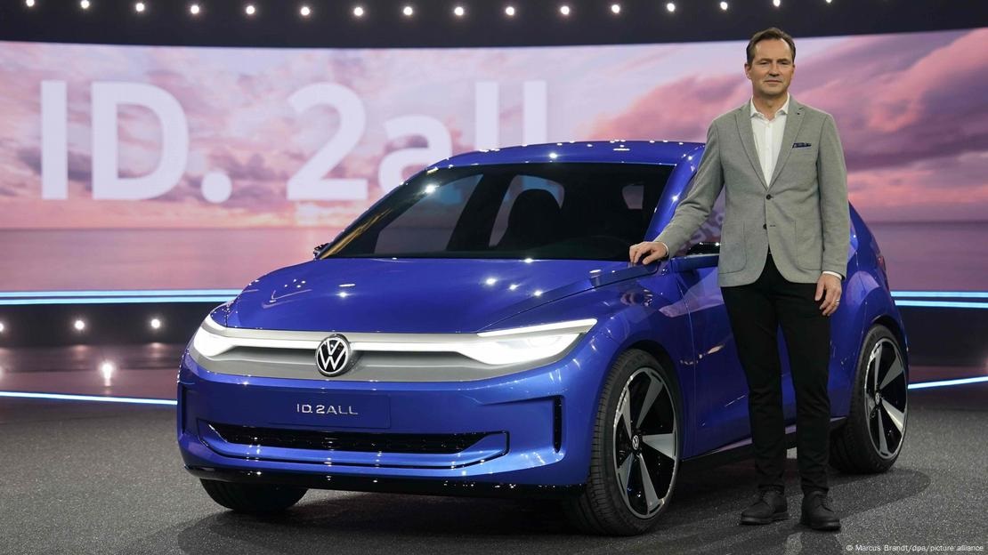 وفقًا لشركة برايس ووترهاوس كوبرز، تحتل سيارات فولكس فاجن المركزين الرابع والثامن في قائمة أفضل 10 سيارات كهربائية