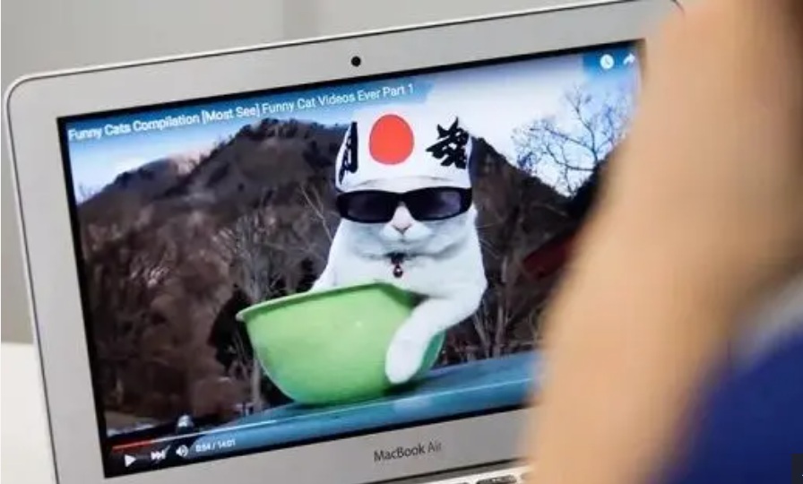 تشير دراسة حديثة إلى أن إحدى الطرق لتعزيز قوة الإرادة والتركيز هي تخصيص وقت للضحك والمرح