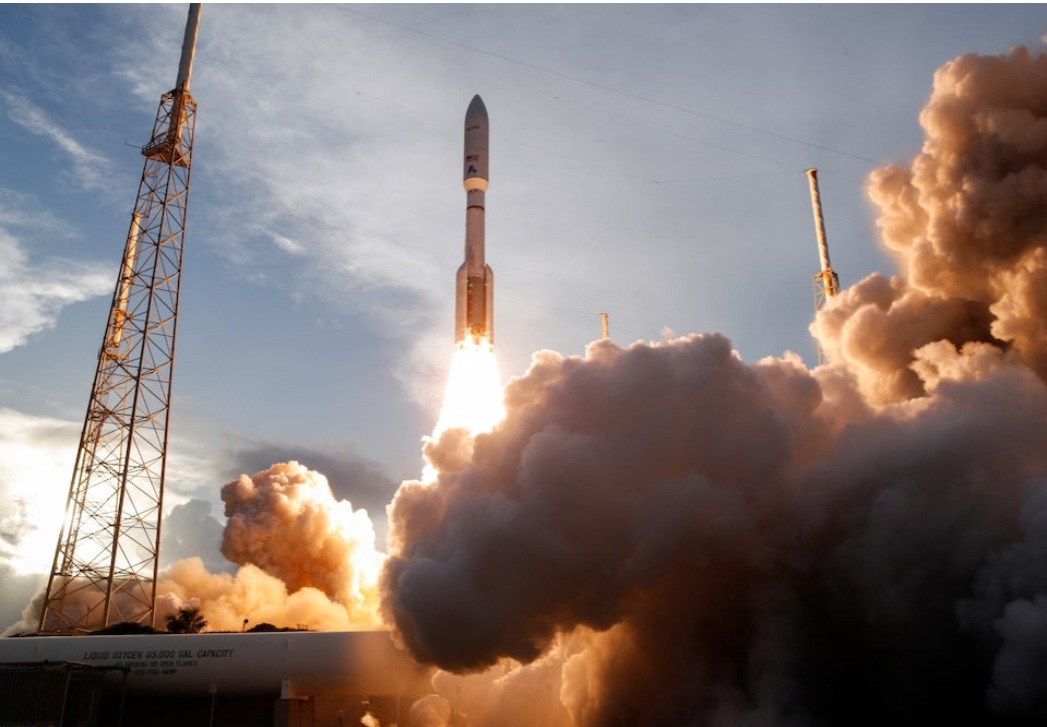 صاروخ أطلس V التابع لشركة United Launch Alliance Atlas V ينطلق حاملاً أقمار مشروع كويبر لشبكة الإنترنت الفضائي التابعة لشركة أمازون من محطة كيب كانافيرال، فلوريدا، الولايات المتحدة، 28 أبريل 2025