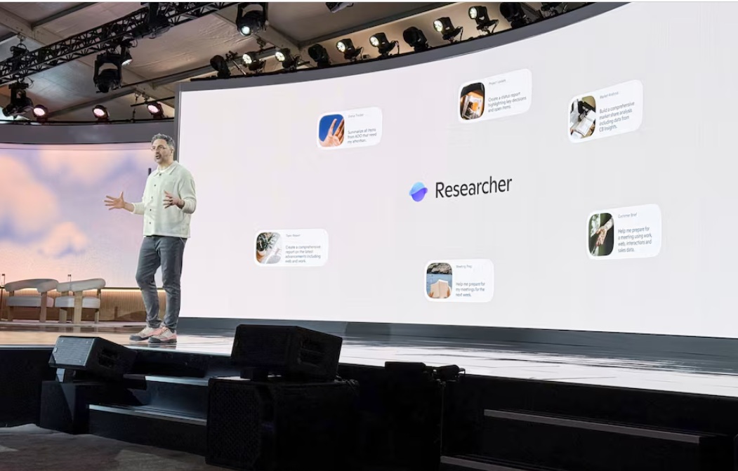 الرئيس التنفيذي لشركة مايكروسوفت للذكاء الاصطناعي مصطفى سليمان يتحدث في الاحتفال بالذكرى الخمسين لتأسيس الشركة في ريدموند، واشنطن، الولايات المتحدة، 4 أبريل 2025