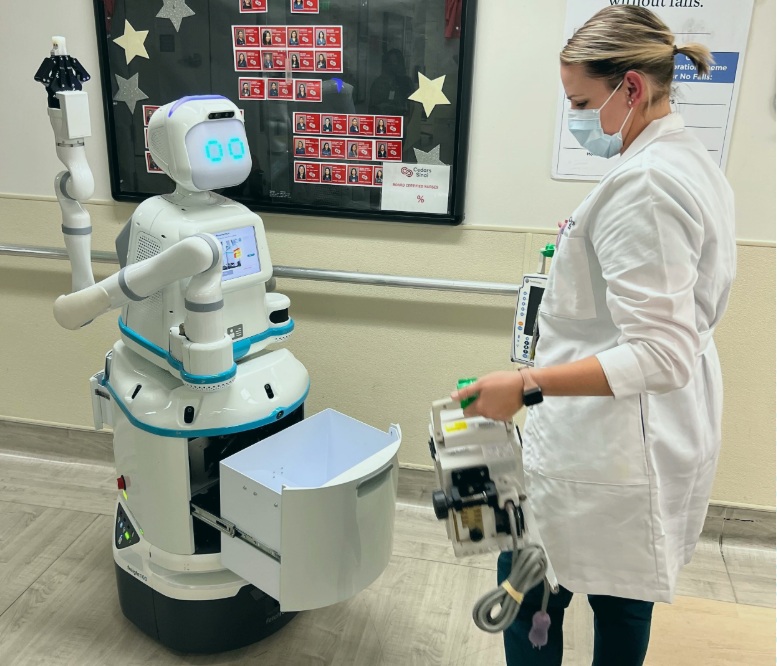 روبوت موكسي Moxi الذي يعمل في مجال الرعاية الطبية