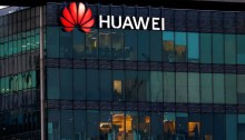شعار هواوي في مقر هواوي تكنولوجيز فرنسا في بولوني-بيلانكور بالقرب من باريس، فرنسا، 9 يناير 2025