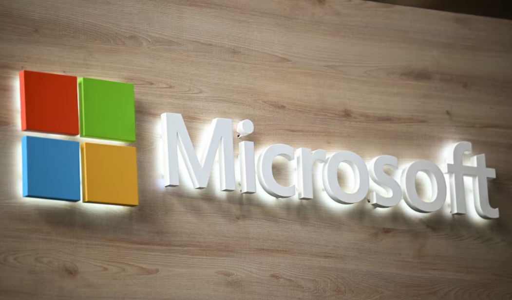 شعار مايكروسوفت في معرض هانوفر ميسي، بمدينة هانوفر، ألمانيا، 22 أبريل 2024