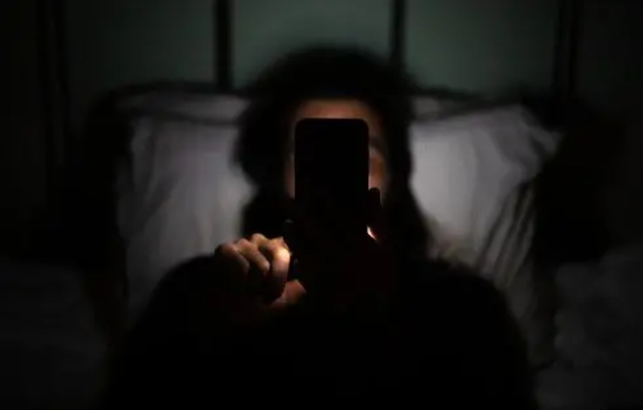 هل يمكن حقا أن يكون للإنسان مئات الآلاف ومضاعفتها من علاقات الصداقة وأن تكون كلها ذات مغزى وأن يتعامل في الوقت نفسه مع المزيد من أمور الحياة؟