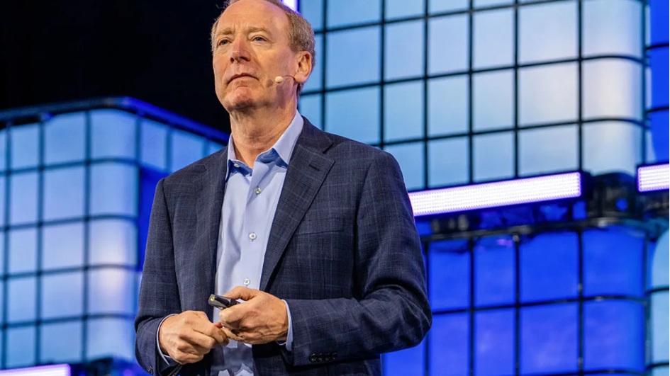 براد سميث، رئيس شركة مايكروسوفت، في مؤتمر قمة الويب في فانكوفر، كولومبيا البريطانية، كندا، يوم الأربعاء 28 مايو 2025. يجمع المؤتمر السنوي شخصيات بارزة في مجال التكنولوجيا