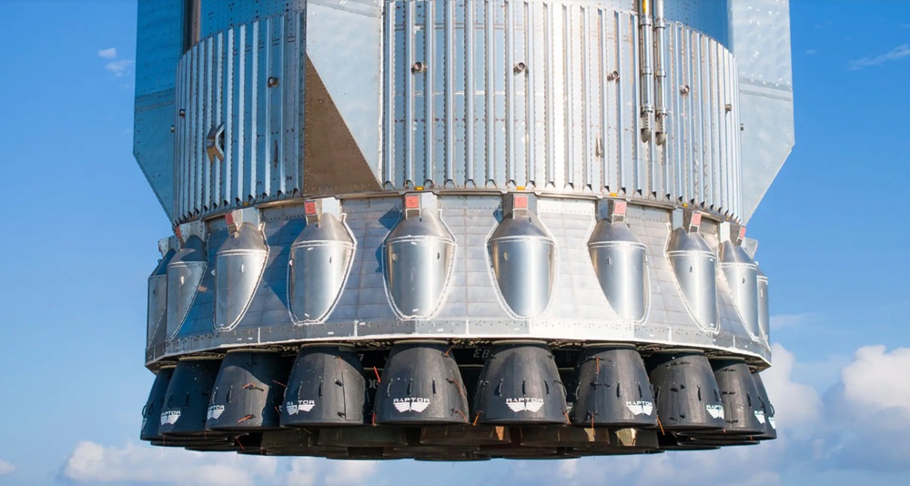 صورة غير مؤرخة نشرتها شركة سبيس اكس لمحركات ستار شيب في القاعدة المعززة Super Heavy