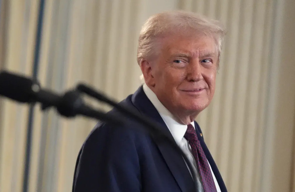 الرئيس الأمريكي ترامب يحصل علي تعويض قدره 24.5 مليون دولار من منصة يوتيوب بسبب تعليق حسابة بعد أحداث اقتحام الكابيتول هل مقر الكونجرس الأمريكي بعد إعلان خسارة ترامب في انتخابات الرئاسة عام 2021