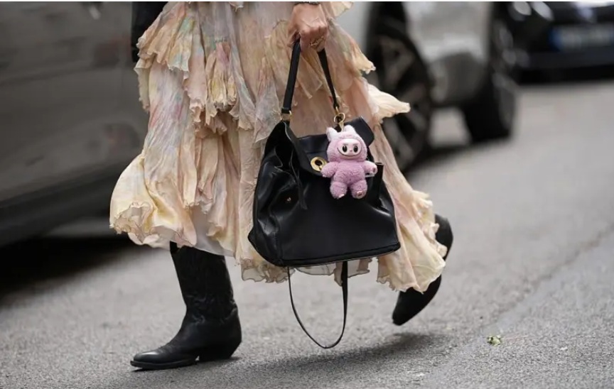 ثيل تبنّى الفكرة الجوهرية لجيرار: التقليد هو جذر السلوك الإنساني