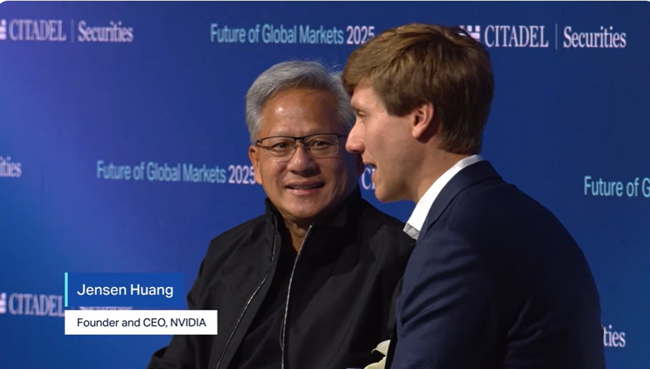 جنسن هوانج مؤسس والرئيس التنفيذي لشركة "نفيديا Nvidia" في مقابلة مع Citadel Securities وهي شركة أسواق رأس المال من الجيل التالي. تستخدم تحليلات متقدمة وتكنولوجيا وخبرة في التداول، يوم الثلاثاء 14 أكتوبر 2025