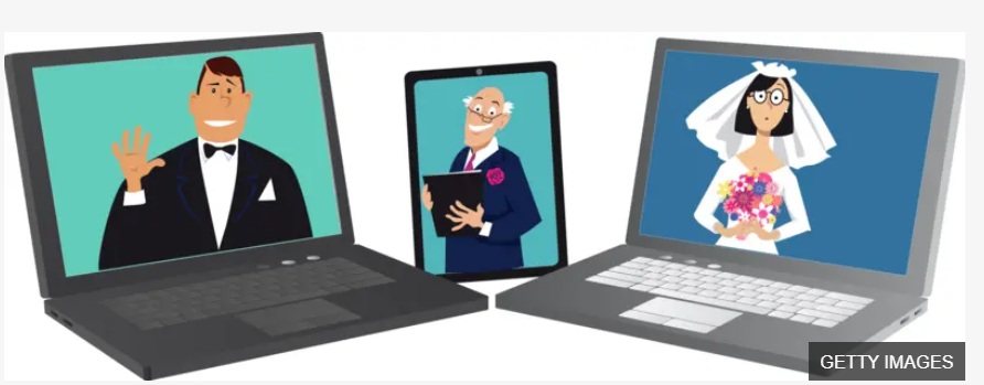 تتم مراسم الزواج بحضور الشهود والمأذون والزوجين