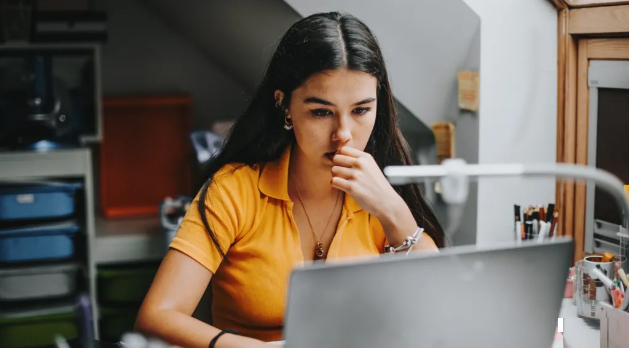 يستخدم المعلنون الذكاء الاصطناعي لتخصيص الإعلانات عبر الإنترنت