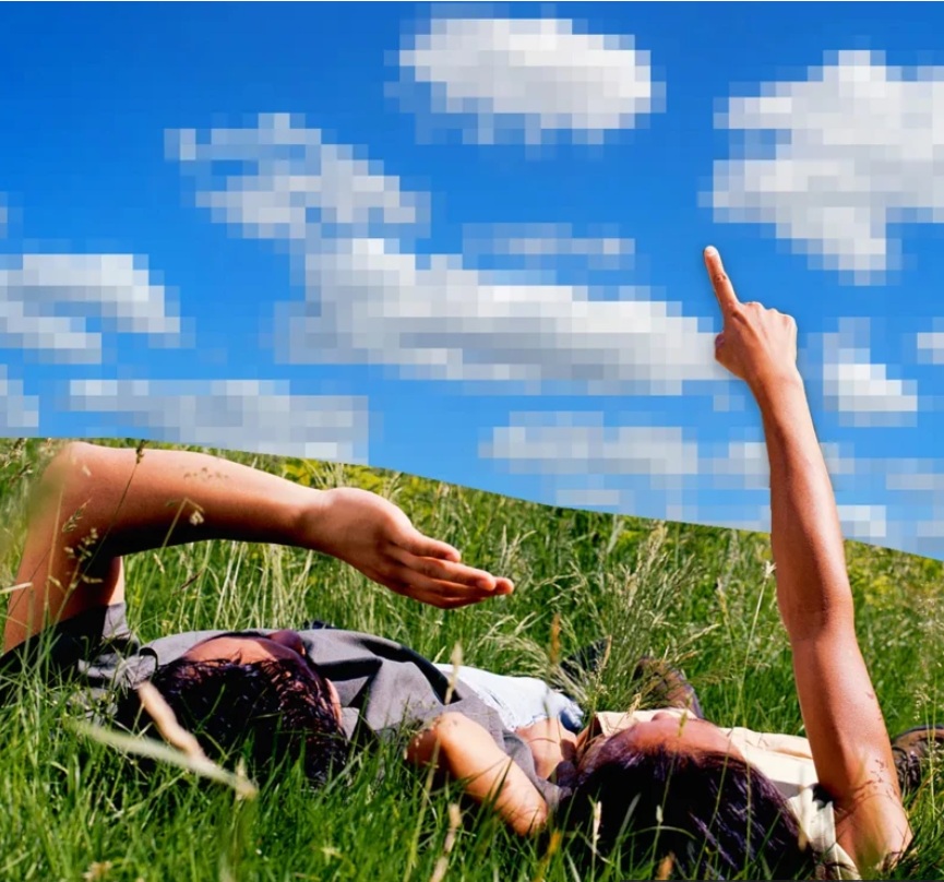 لا يزال الذكاء الاصطناعي يُضيف تشوهات إلى مقاطع الفيديو، لكن اكتشافها أصبح أصعب. فعندما تكون جودة المقطع منخفضة، فمن المحتمل أن نغفل عن علامات التحذير