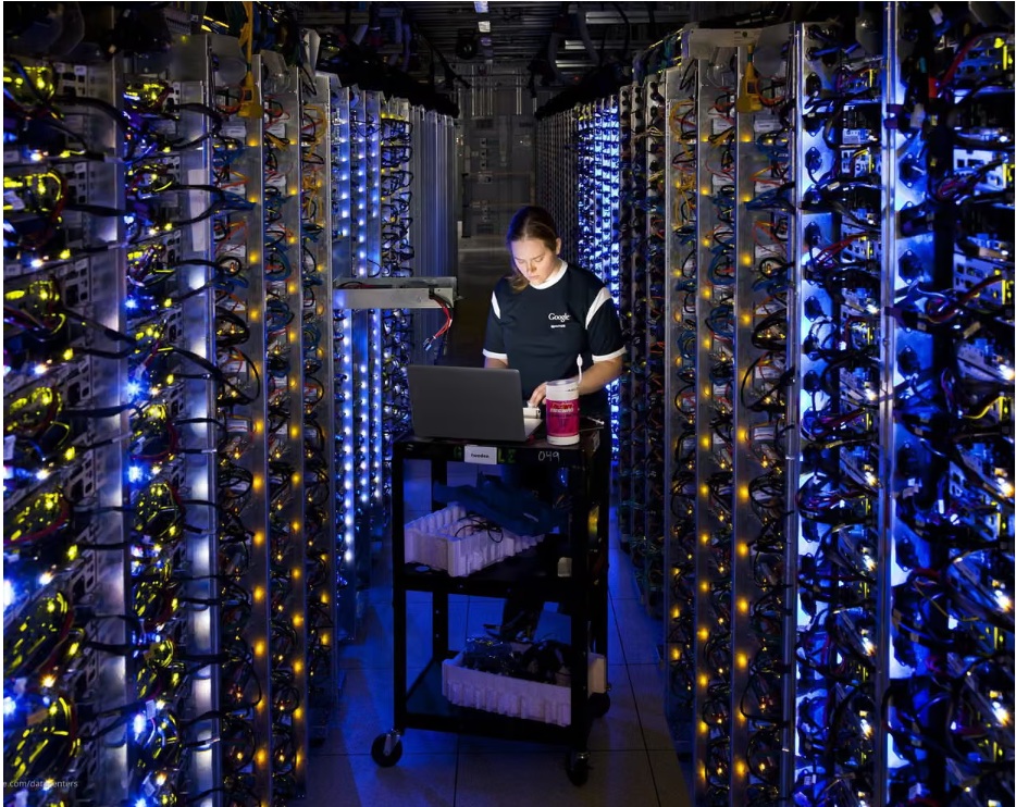 مركز بيانات جوجل في ولاية أوريجون، تقول الشركة إن وضع معالجات الذكاء الاصطناعي في الفضاء سيخفف الضغط على موارد الأرض