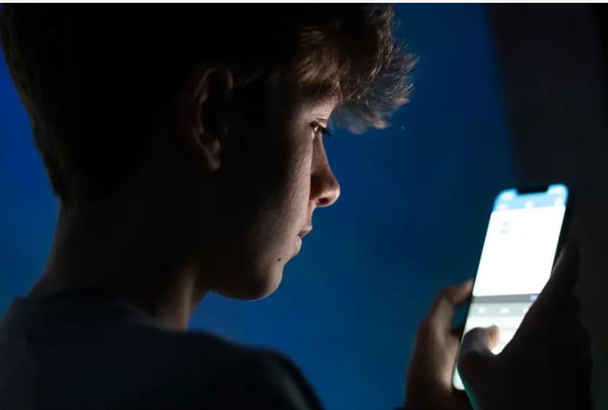 حين تتغير عشرات المنصات الكبرى في الاتجاه ذاته، وفي فترة زمنية متقاربة، لا يكون الأمر مجرد سلسلة أخطاء إدارية أو تحولات ظرفية