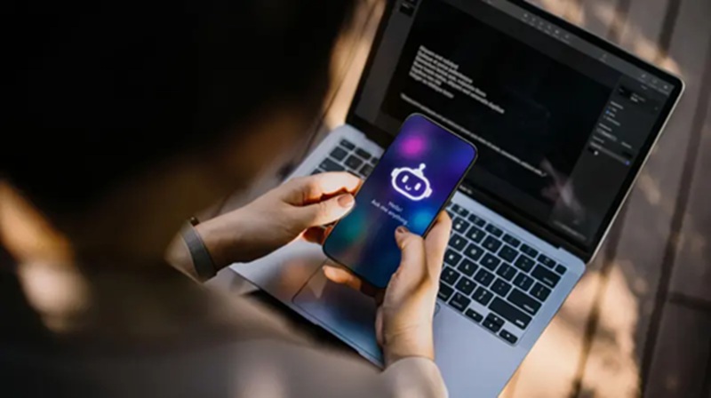 اختبار تورينج: هل بإمكان الإنسان التمييز بين الآلة وإنسان آخر بعد طرح أسئلة عليهما عبر الرسائل النصية