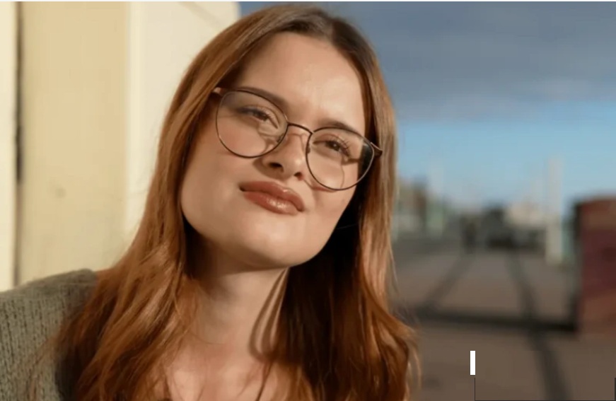 تقول أوناج إنها لم تكن تعرف الكثير عن النظارات الذكية، أو كيفية استخدامها، قبل واقعة تصويرها باستخدام نظارة ذكية