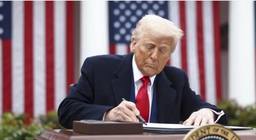 فرض ترامب تعريفة جمركية على أغلب الشركاء التجاريين للولايات المتحدة في 2025