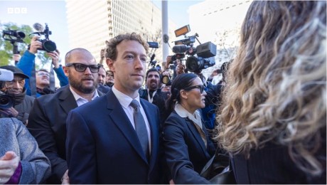 مارك زوكربيرج في طريقه الي قاعة محكمة مدينة لوس انجلوس العليا بولاية كاليفورنيا يوم الأربعاء 18 فبراير 2026